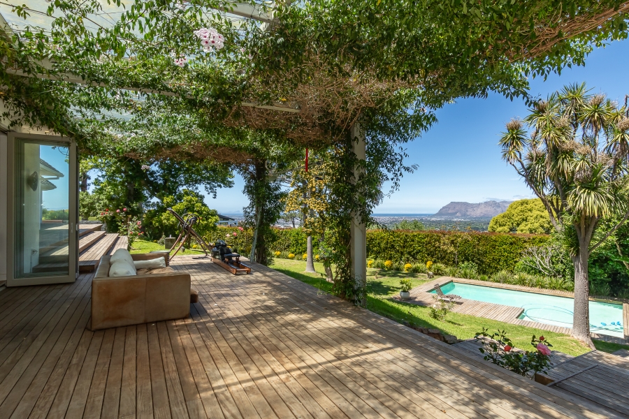 4 Bedroom Property for Sale in Bishopscourt Western Cape